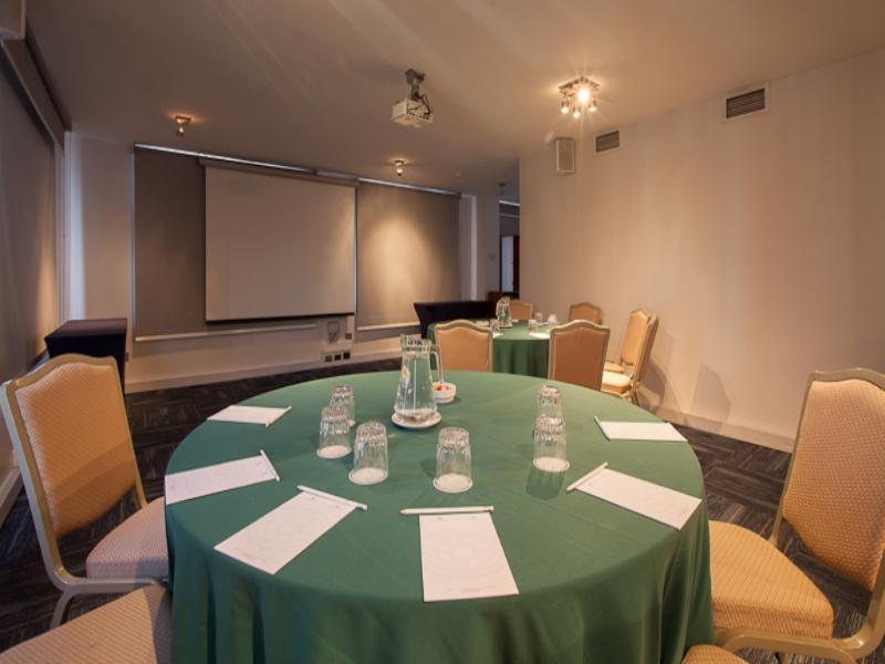 Plaza El Bosque San Sebastian 4*